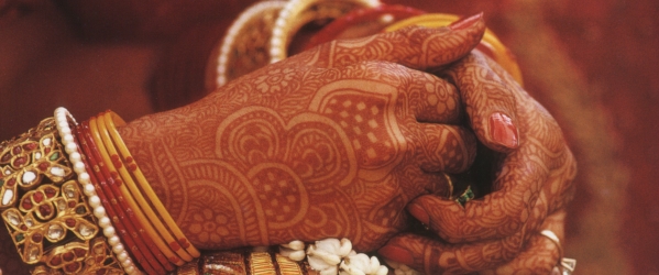 Bombay: mani di sposa tatuate