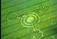 Foto aerea di un simbolo in un campo
