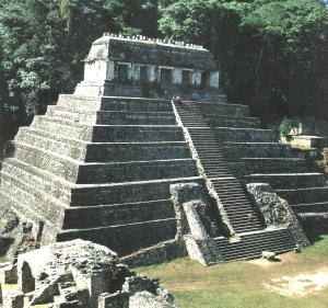 Veduta esterna del Tempio delle Iscrizioni di Palenque, Messico